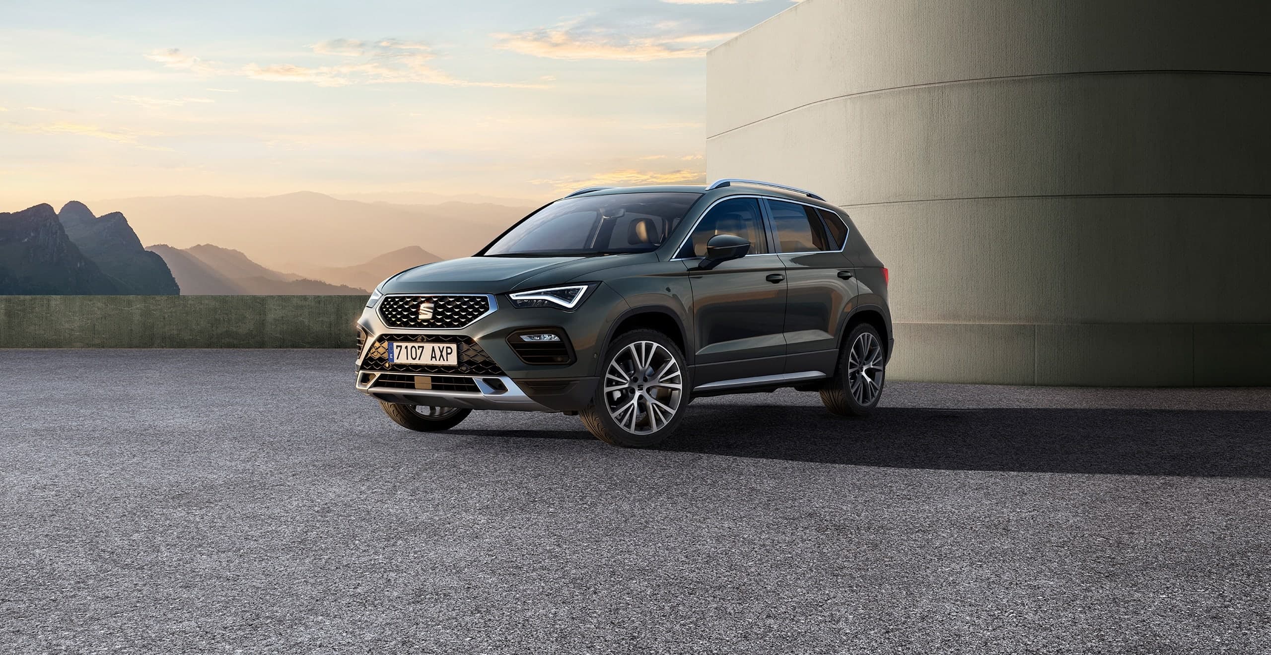 New SEAT Ateca in dark camouflage exterior rear side view with reflex silver accents.