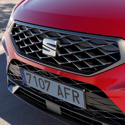  SEAT Ateca FR SUV detailed view of front grille