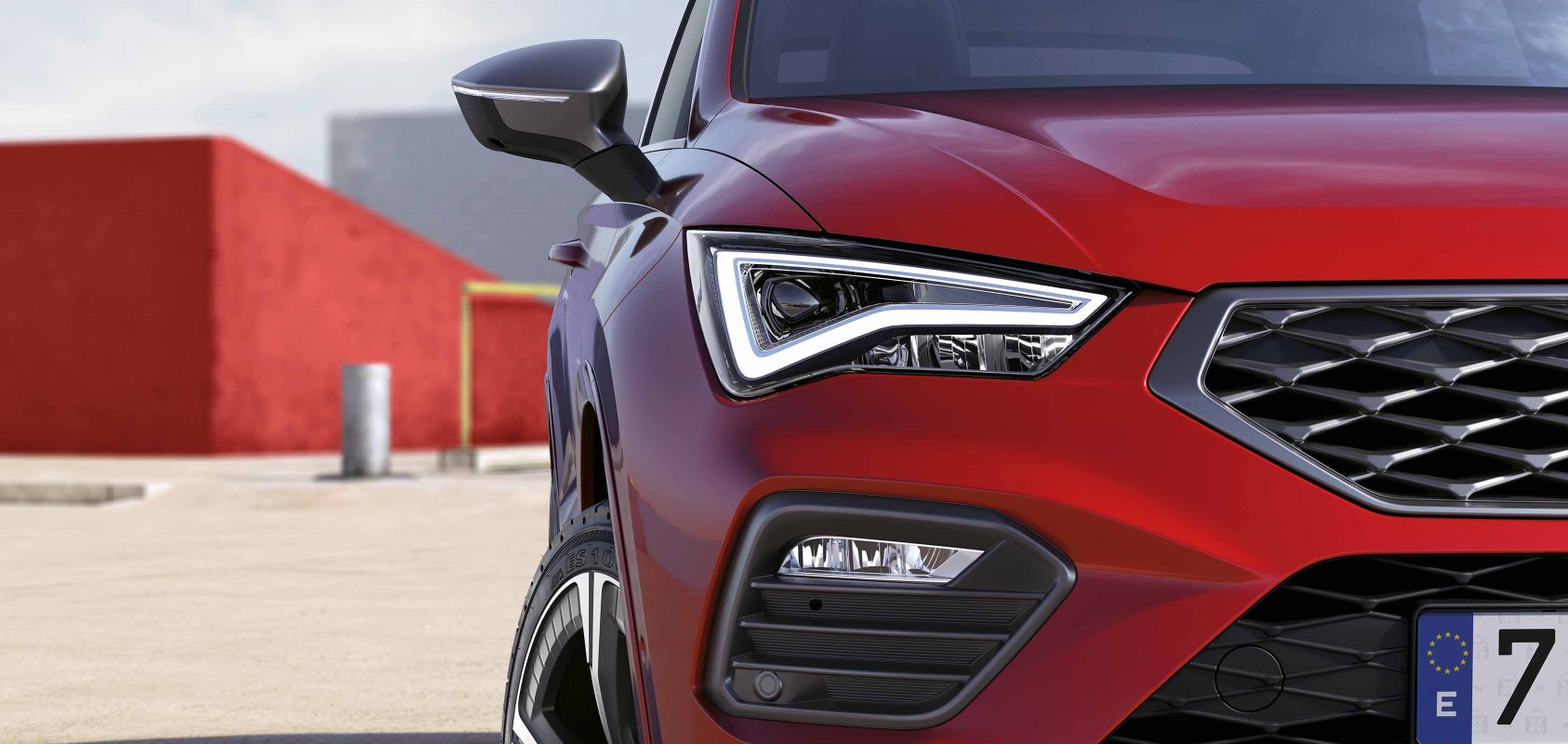 SEAT Ateca SUV exterior image close up view of front light