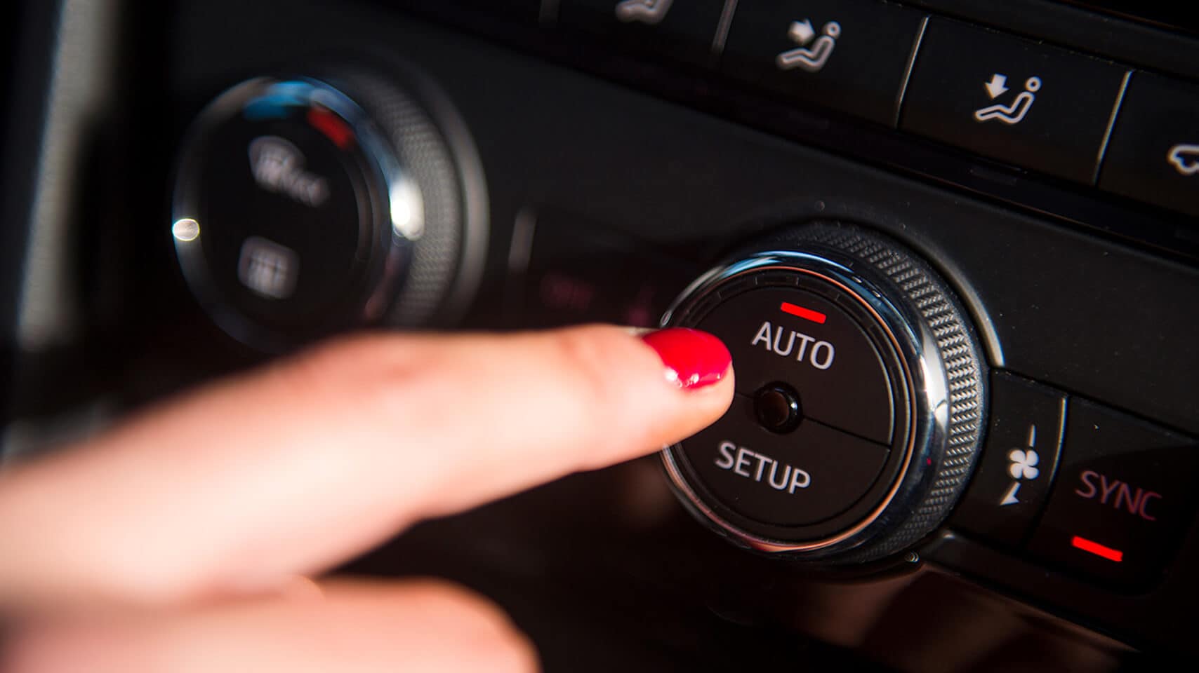 How to demist a car windscreen Defog car window SEAT UK