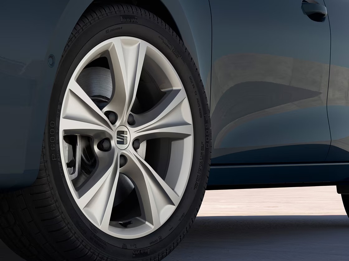 Dynamic 17 inch brilliant silver alloy with sharp edges.