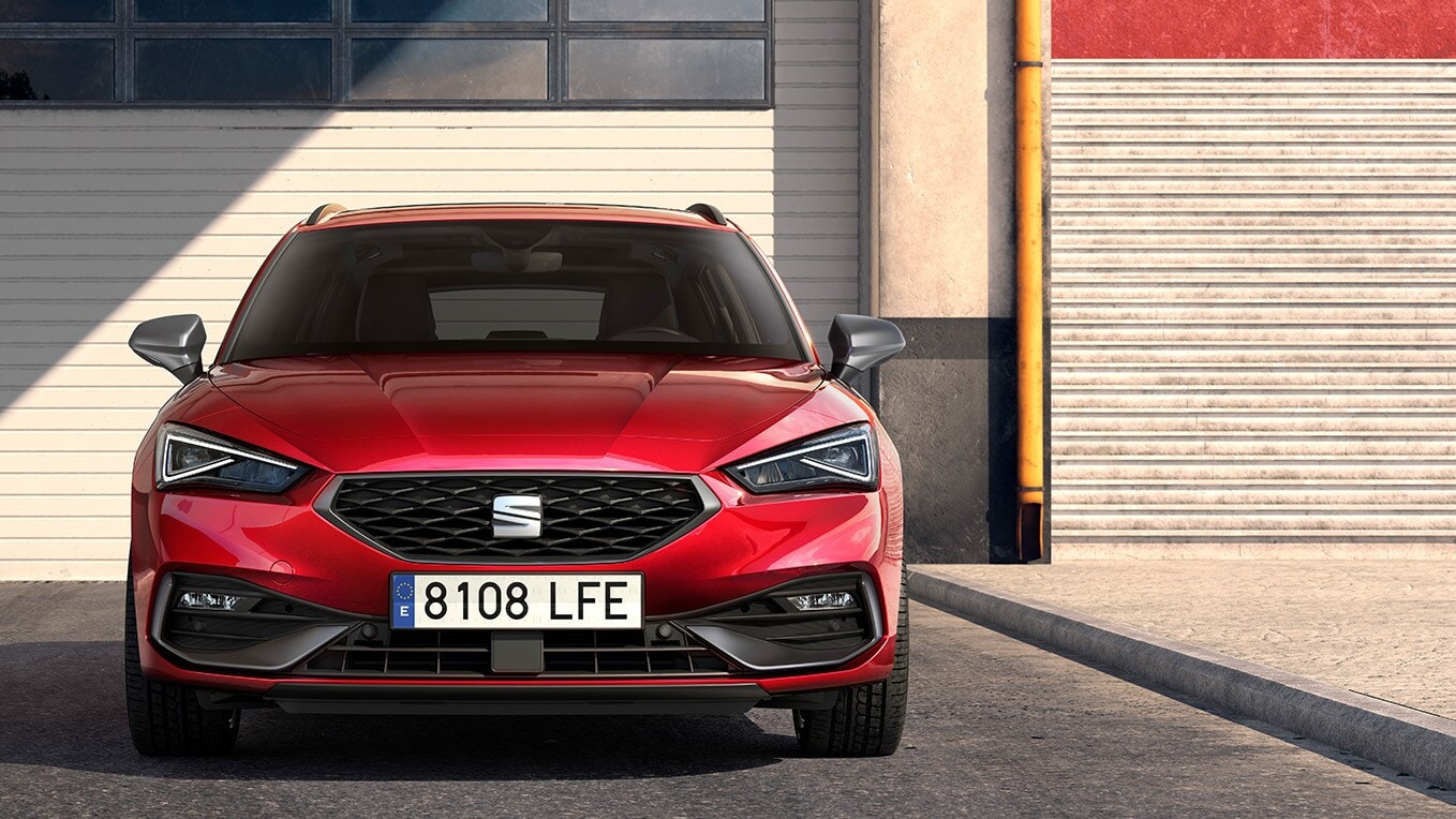 A close up of the SEAT Leon Estate's front grille in desire red, showcasing its fierce and refined honeycomb pattern.