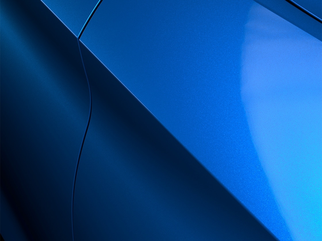 Seat leon sportstourer fr with a sapphire blue metallic finish, close up. 