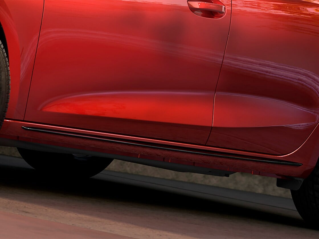 Black Side Skirt featured on the SEAT Leon Estate FR Black Pack Edition, enhancing the sporty profile.