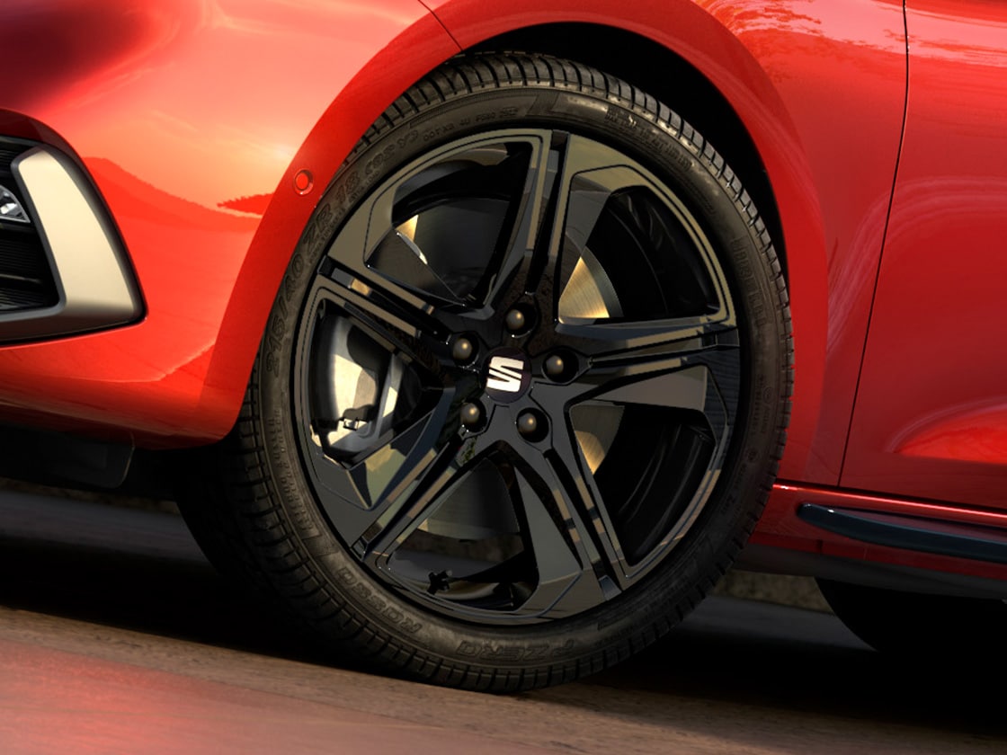 18-inch alloy wheels featured on the SEAT Leon Estate Black Pack Edition for a bold, stylish look.