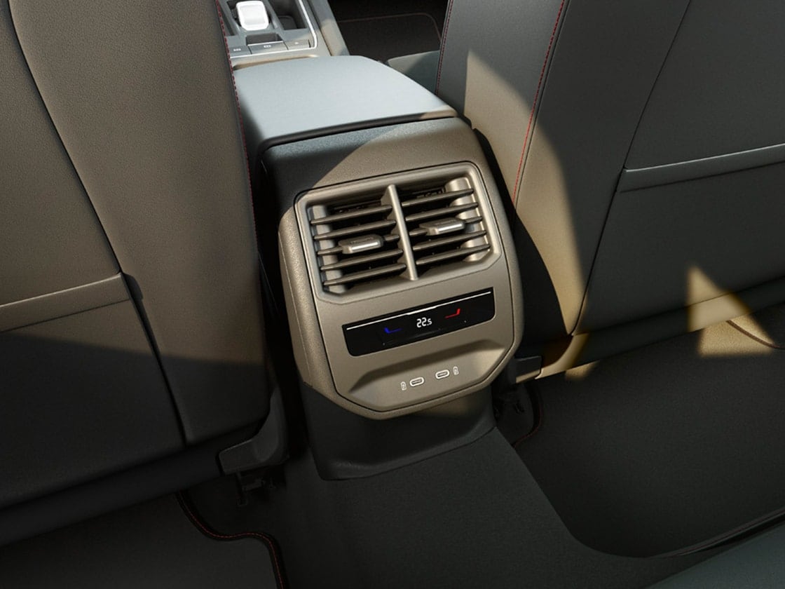 Rear interior view showcasing the Seat leon sportstourer’s Comfort Pack with 3-zone Climatronic air conditioning, USB Type-C sockets, and centre armrest.