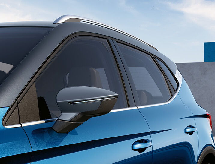 SEAT Arona FR Sport Sapphire Blue chromed roof rails