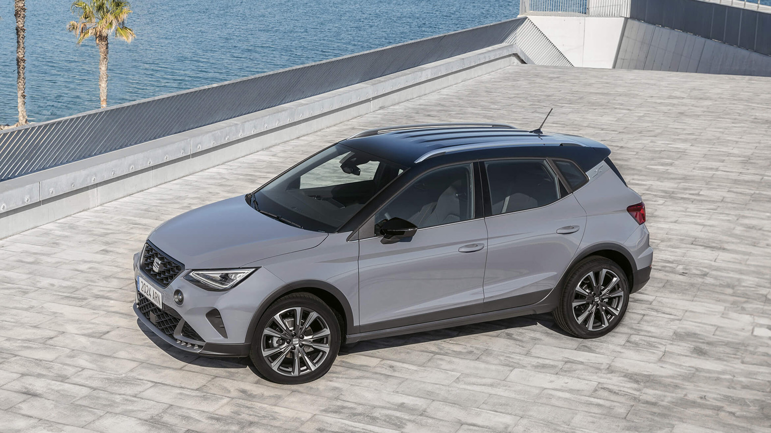 SEAT Arona FR Edition side view