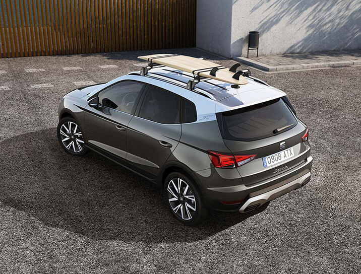 SEAT Arona with surf rack and surf board attached