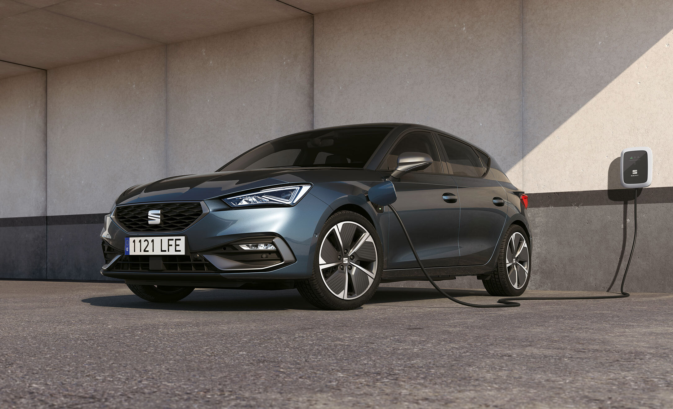 SEAT Leon e-HYBRID being charged