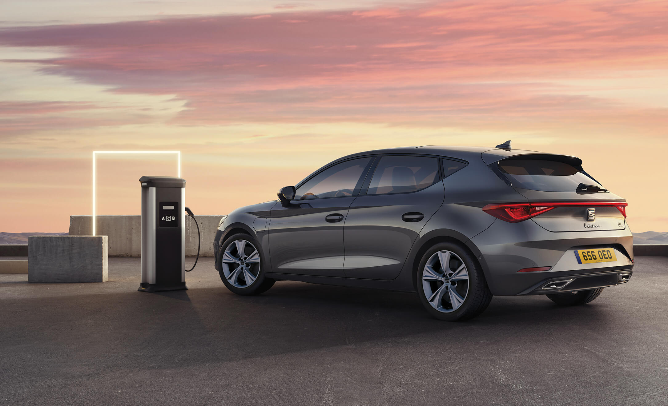 SEAT Leon e-HYBRID charging in front of sunset