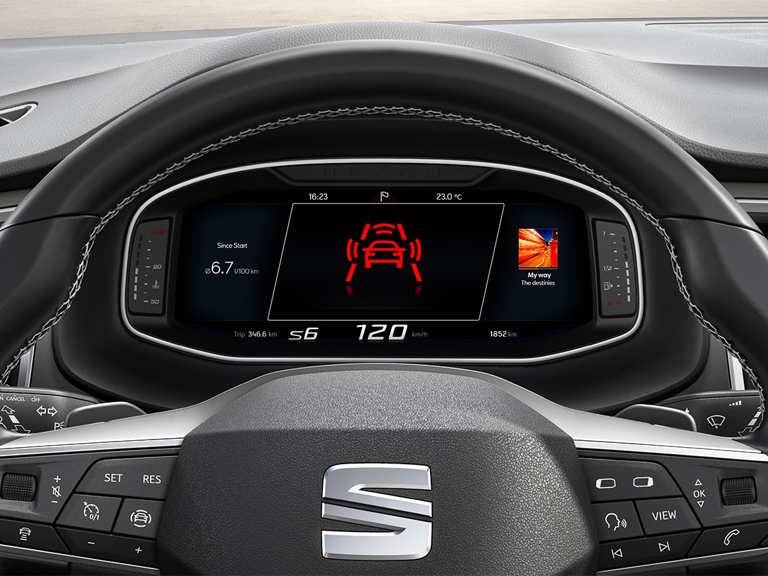 Digital cockpit displaying the Front Assist safety feature that allows you to always stop at the right distance