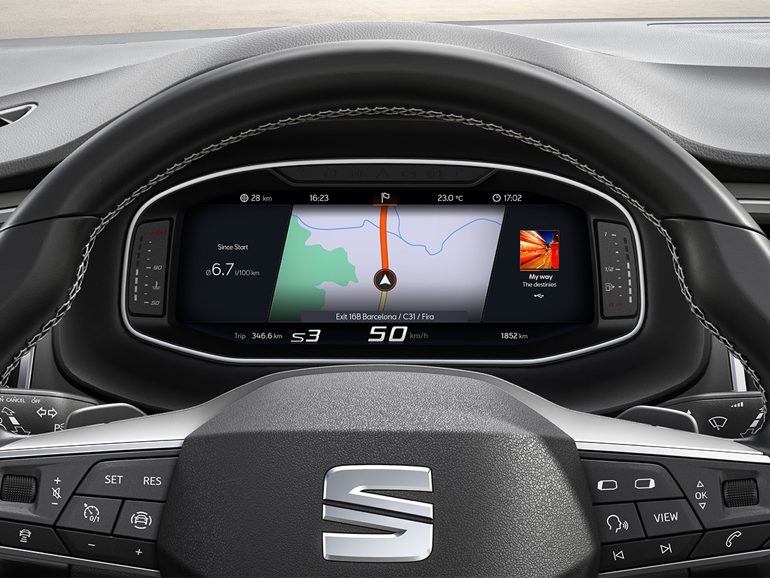 Close-up of the digital cockpit. This feature enhances access and visibility.