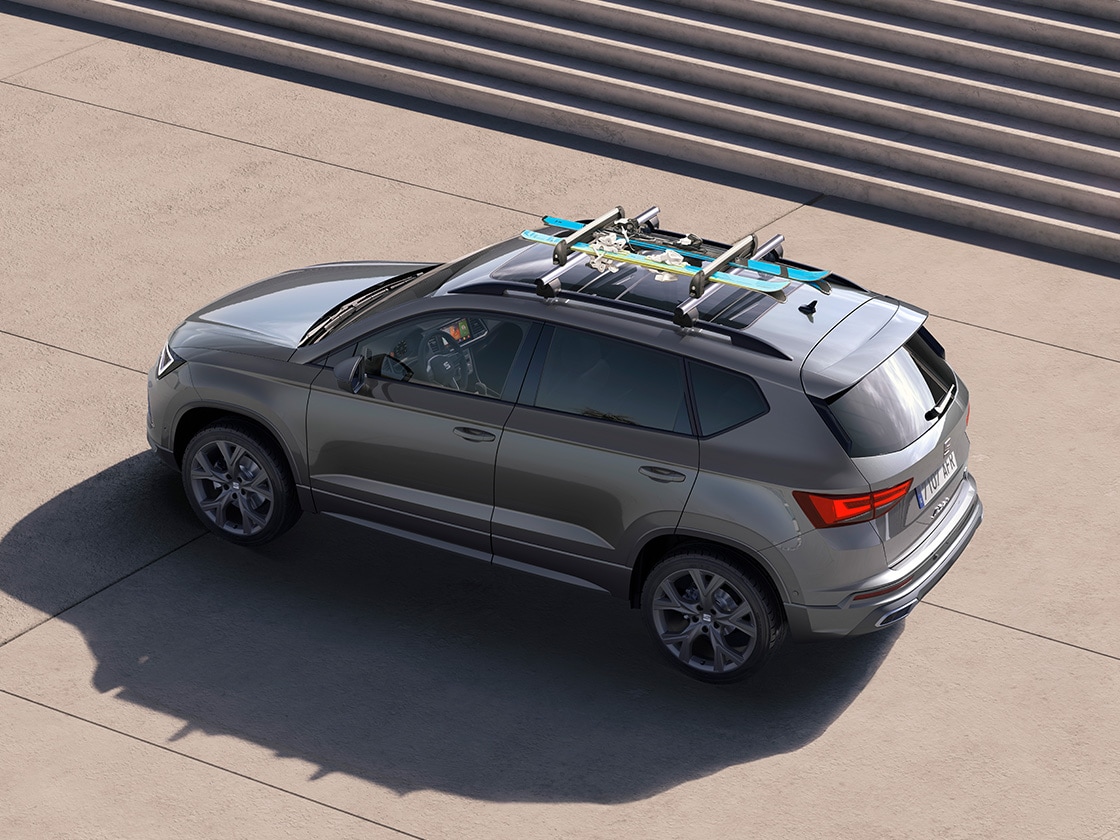 Aerial shot of the SEAT Ateca, showcasing the ski rack