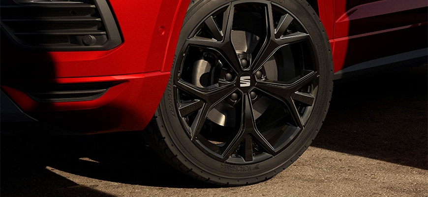 Close-up of an alloy wheel of the SEAT Ateca.