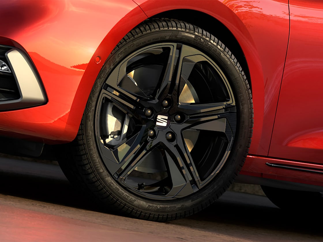 18-inch alloy wheels featured on the SEAT Leon Estate Black Pack Edition for a bold, stylish look.