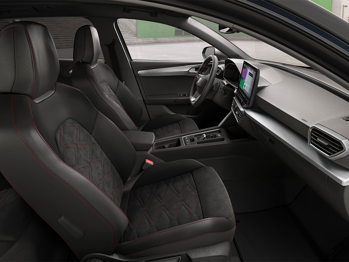 Interior view of SEAT Leon showcasing Dynamic® Sports Seats, designed for maximum support and a sporty, refined driving experience.