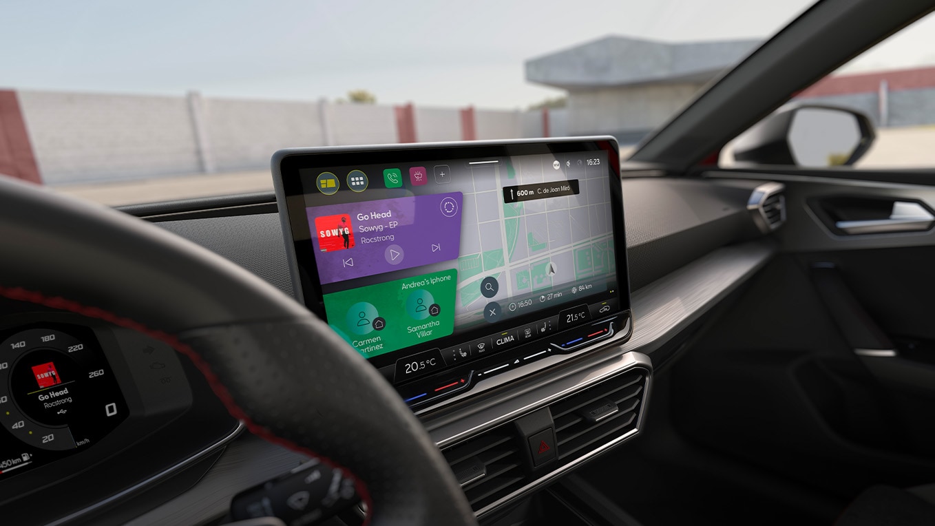 Interior of the SEAT Leon Estate showcasing a glimpse of the steering and its full dynamic dashboard touchscreen to enjoy full control while driving.